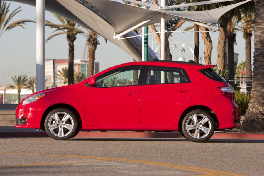  Toyota Matrix 2011 года  (фото 33 из 38)